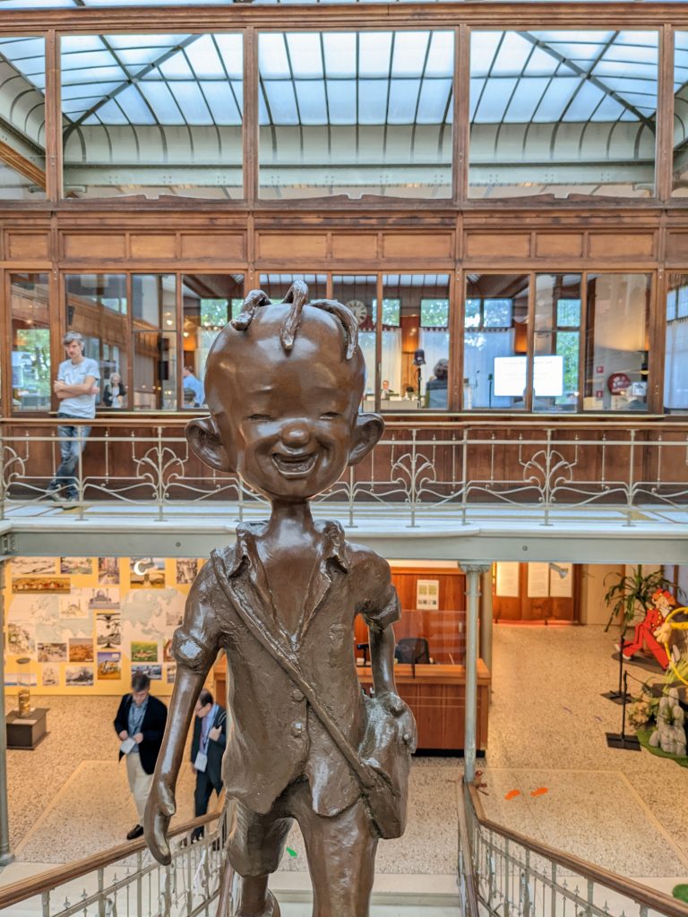 Bronze statue of comic character